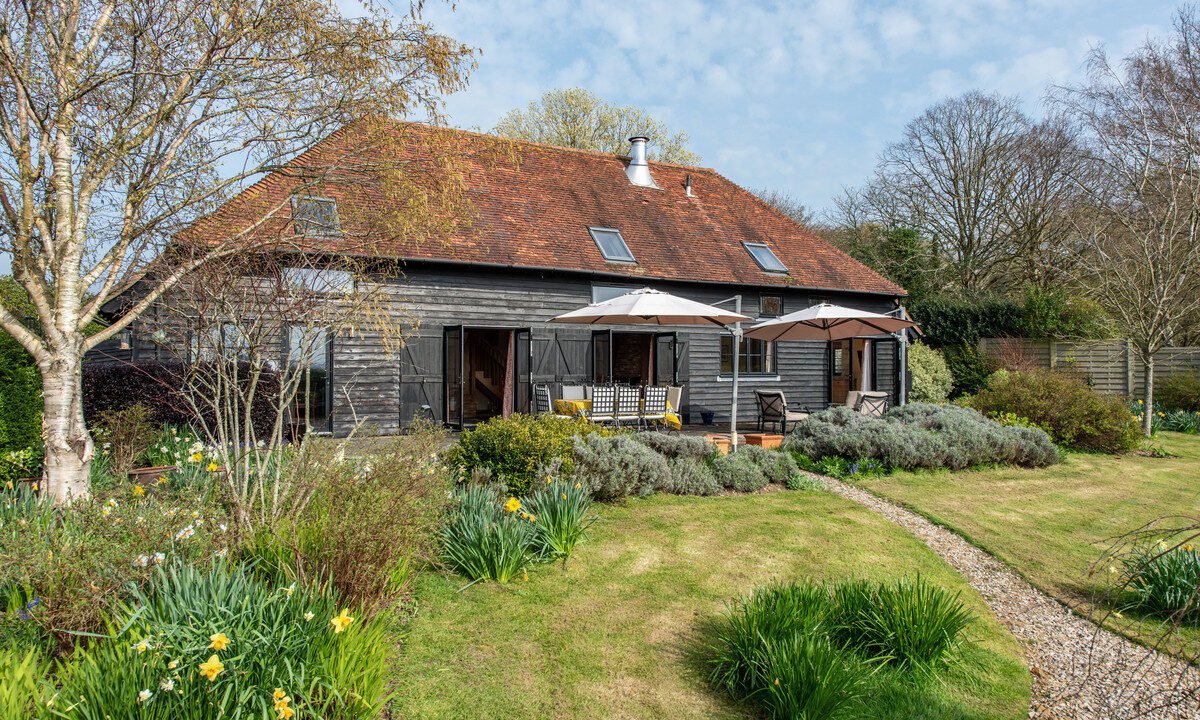 OxneyIsleBarnSJRPhot_869f-cbe2-fe47-d871-7270-b7f8-ed0d-66ea_20260326081958.jpg