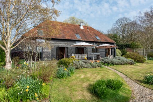 OxneyIsleBarnSJRPhot_869f-cbe2-fe47-d871-7270-b7f8-ed0d-66ea_20260326081958.jpg